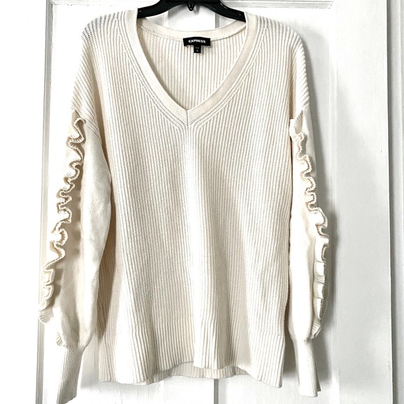 🌸Express Cream Ribbed Ruffle Sleeve V-Neck Sweater - Picture 4 of 7